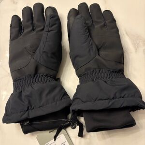 Canada Goose “Fundamental Gloves”